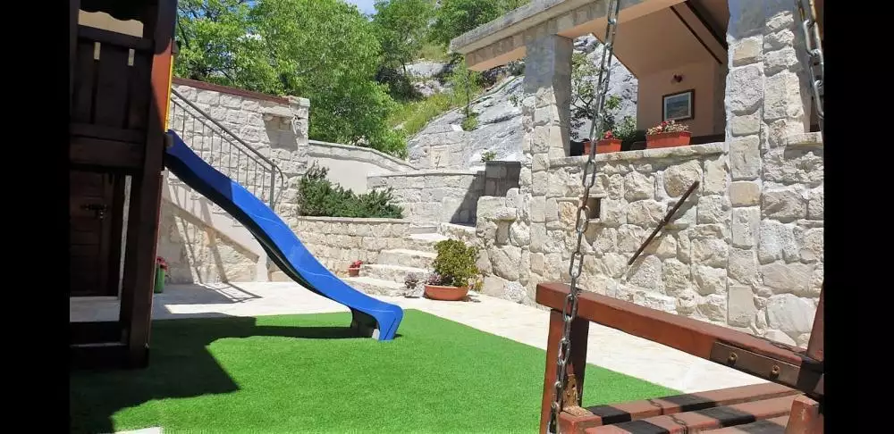 Отель, гостиница 200м² в Хорватии, Подстрана. Стоимостью 535000€ аренда фото-17