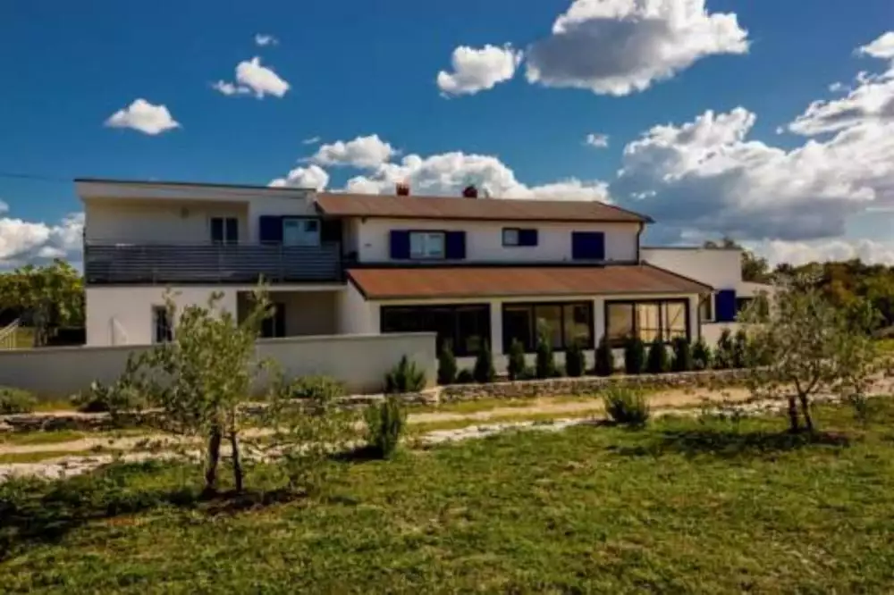 Отель, гостиница 270м² в Хорватии, Лабин. Стоимостью 530000€ аренда фото-3