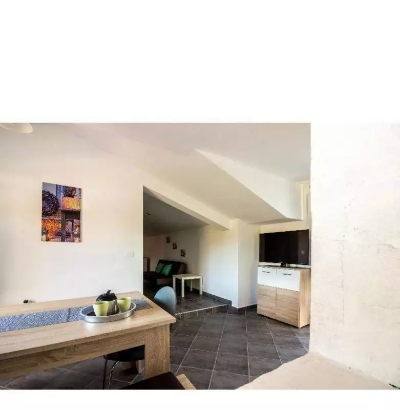 Отель, гостиница 270м² в Хорватии, Лабин. Стоимостью 530000€ аренда фото-8