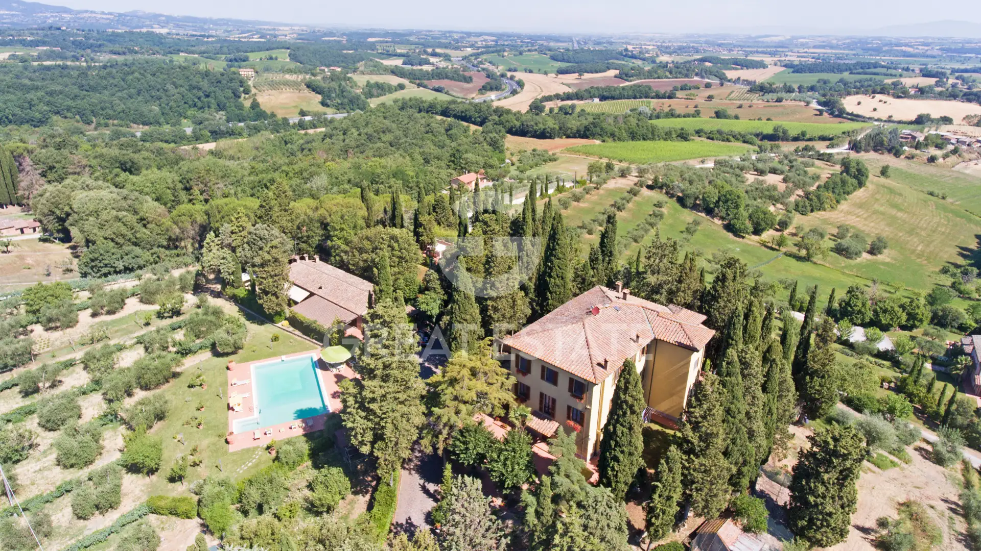 Вилла 1067м² в Италии, Сиена. Стоимостью 1875000€ аренда фото-2