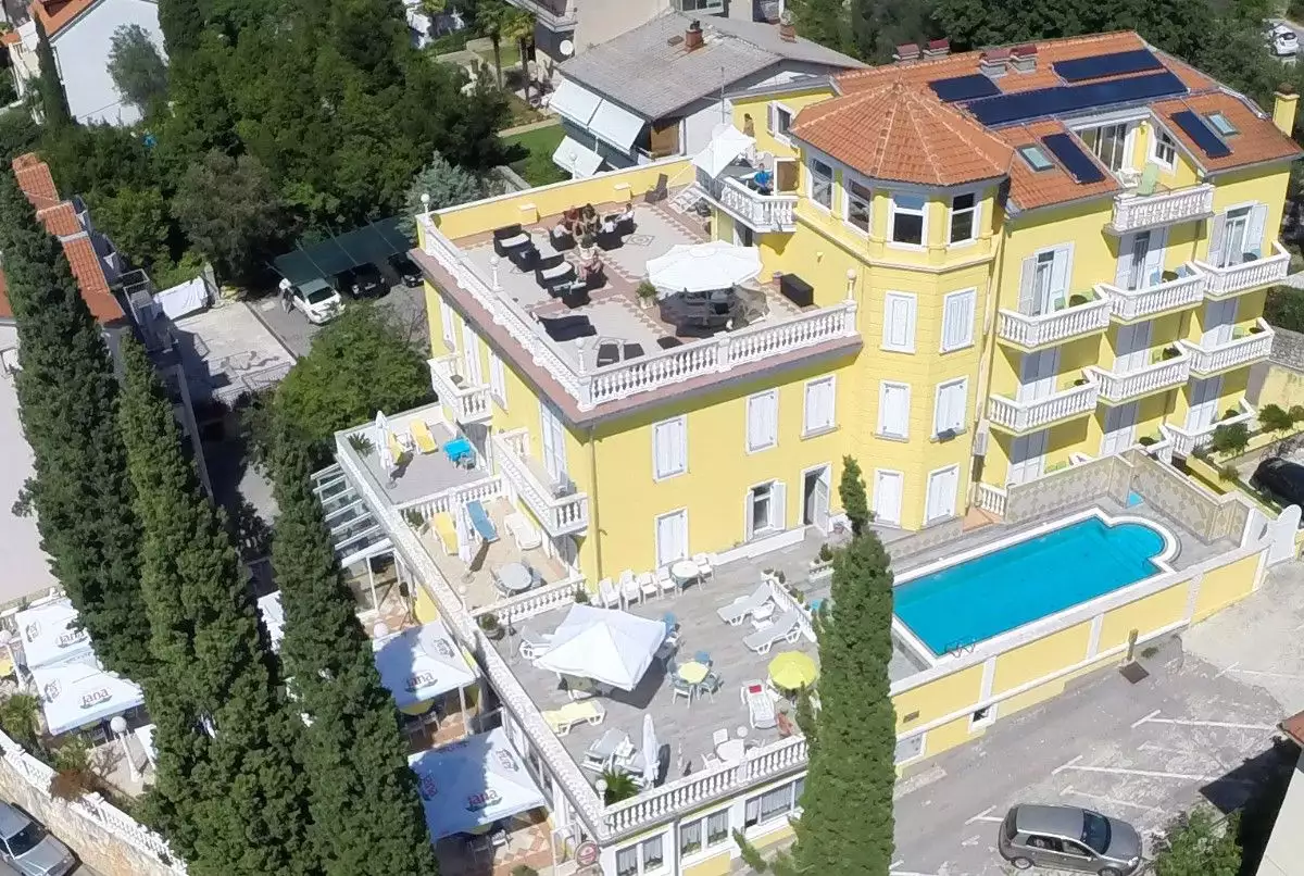 Отель, гостиница 1800м² в Хорватии, Цриквеница. Стоимостью 5500000€ аренда фото-1