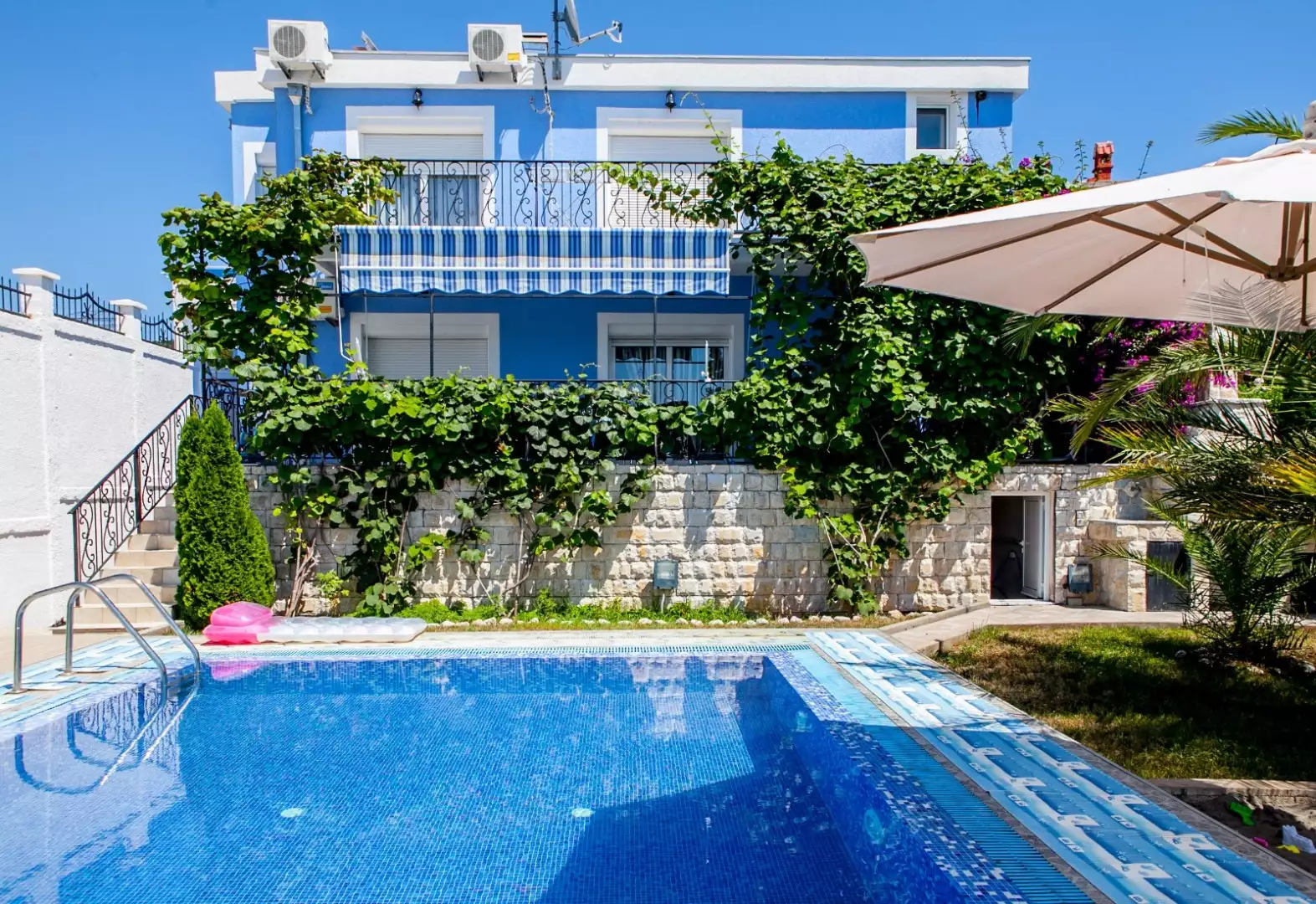 Дом 240м² в Черногории, Утеха. Стоимостью 390000€ аренда фото-1