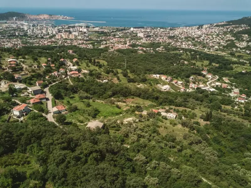 Земельный участок 1м² в Италии, Барга. Стоимостью 570000€ аренда фото-14