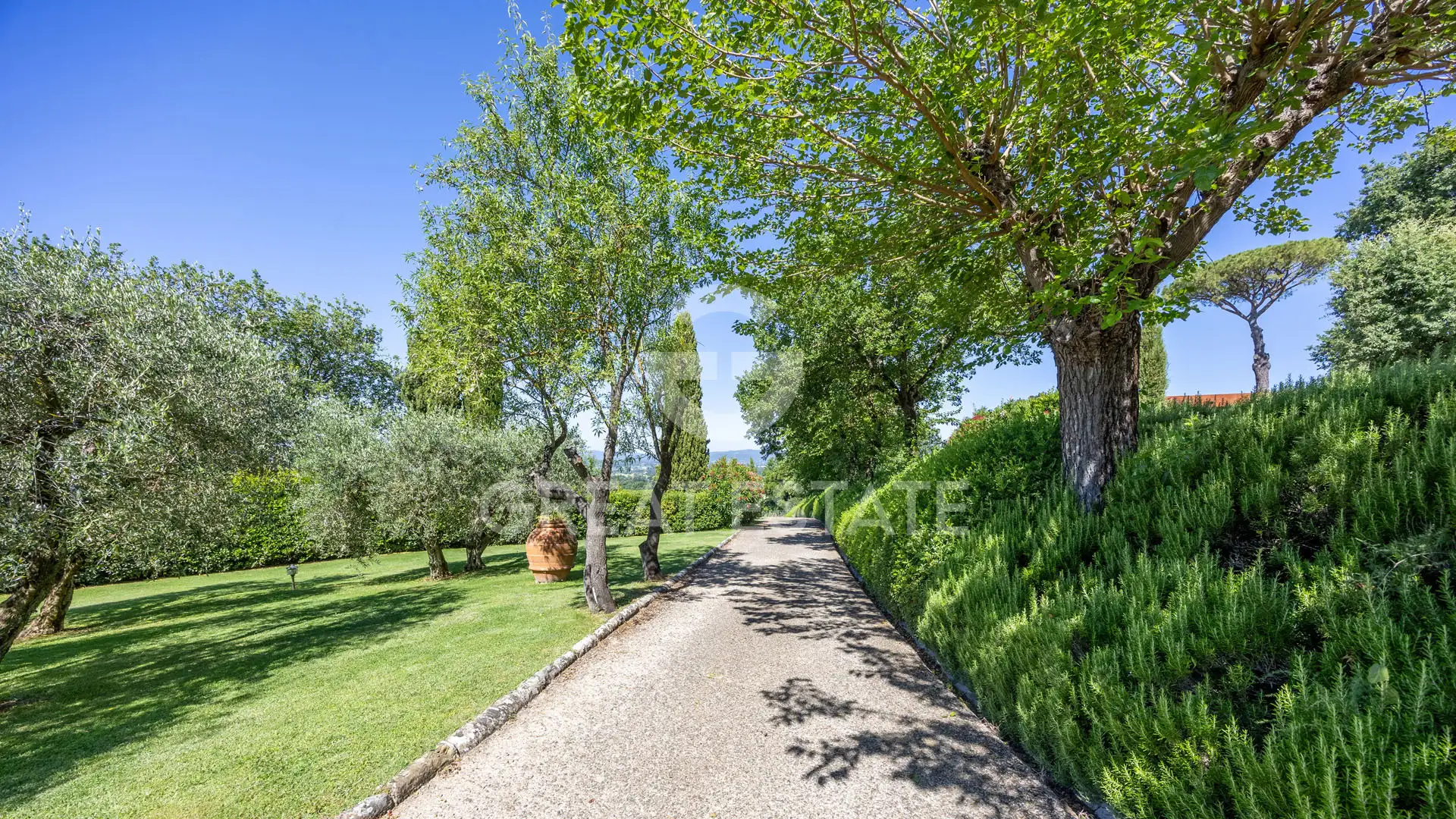 Дом 1038м² в Италии, Ареццо. Стоимостью 4500000€ аренда фото-12