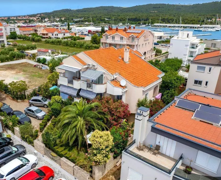 Отель, гостиница 610м² в Хорватии, Бибинье. Стоимостью 2100000€ аренда фото-3