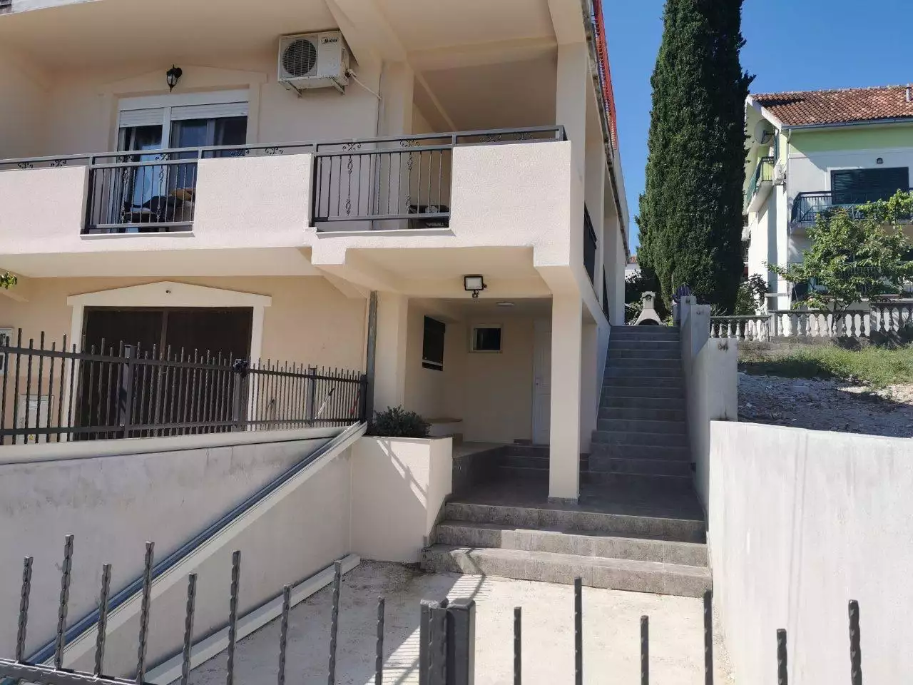 Дом 211м² в Черногории, Радовичи. Стоимостью 220000€ аренда фото-1