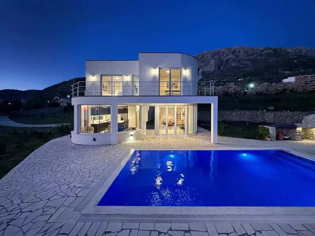 Дом 240м² в Черногории, Добра Вода. Стоимостью 599000€ аренда фото-1