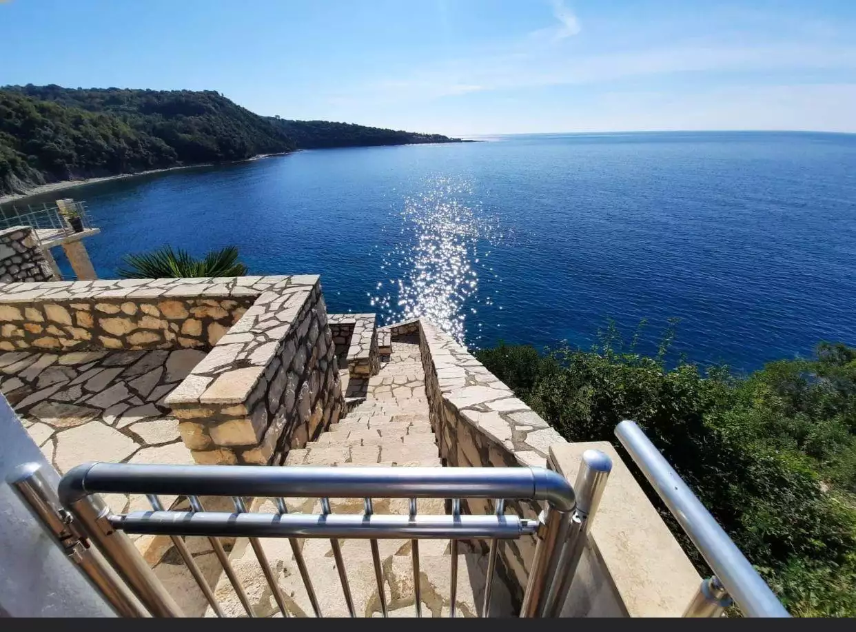 Дом 450м² в Черногории, Добра Вода. Стоимостью 1390000€ аренда фото-1