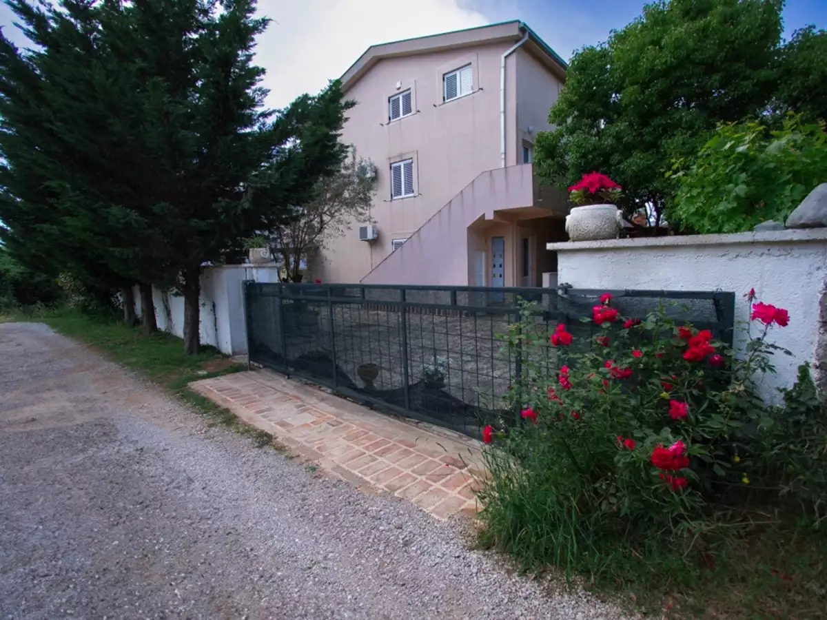 Дом 300м² в Черногории, Кримовица. Стоимостью 400000€ аренда фото-1