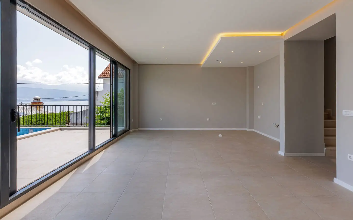 Вилла 200м² в Черногории, Тиват. Стоимостью 530000€ аренда фото-13
