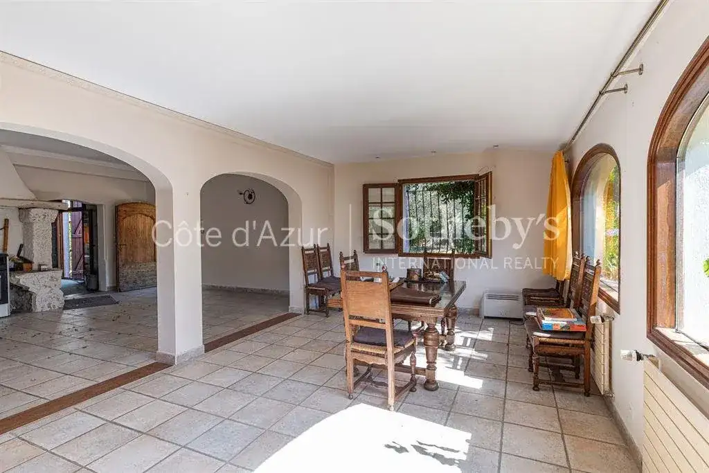 Замок 308м² в Франции, Фаликон. Стоимостью 950000€ аренда фото-1