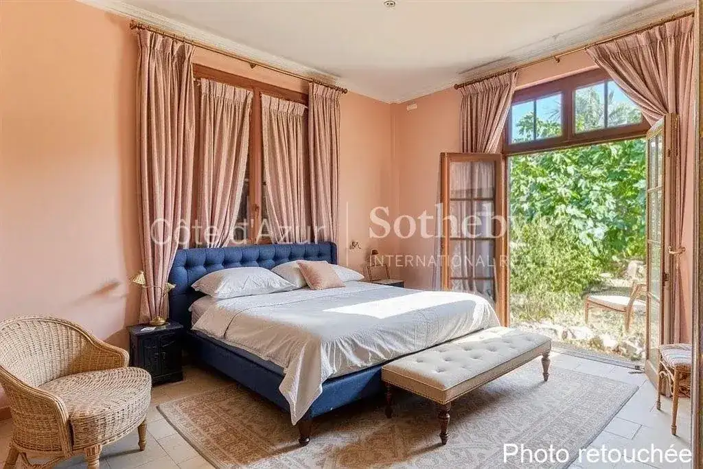 Замок 308м² в Франции, Фаликон. Стоимостью 950000€ аренда фото-8