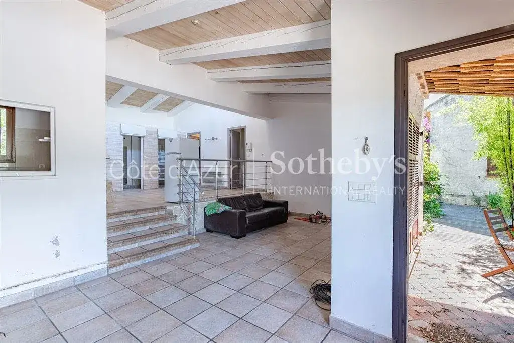 Замок 308м² в Франции, Фаликон. Стоимостью 950000€ аренда фото-9