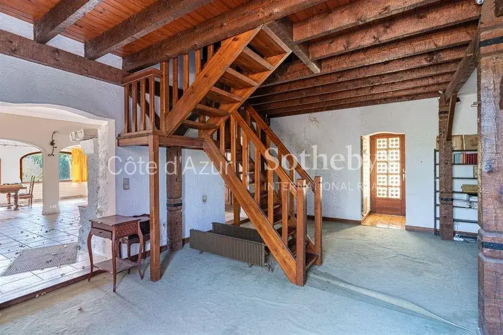 Замок 308м² в Франции, Фаликон. Стоимостью 950000€ аренда фото-11