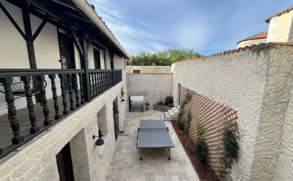 Замок 425м² в Франции, Сен-Север. Стоимостью 1095000€ аренда фото-11