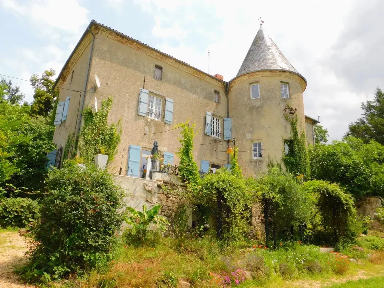Замок 328м² в Франции, Нонтрон. Стоимостью 599000€ аренда фото-3