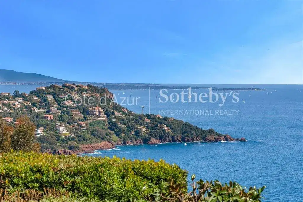 Замок 231м² в Франции, Аге. Стоимостью 2650000€ аренда фото-3