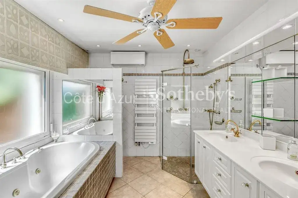 Замок 231м² в Франции, Аге. Стоимостью 2650000€ аренда фото-9