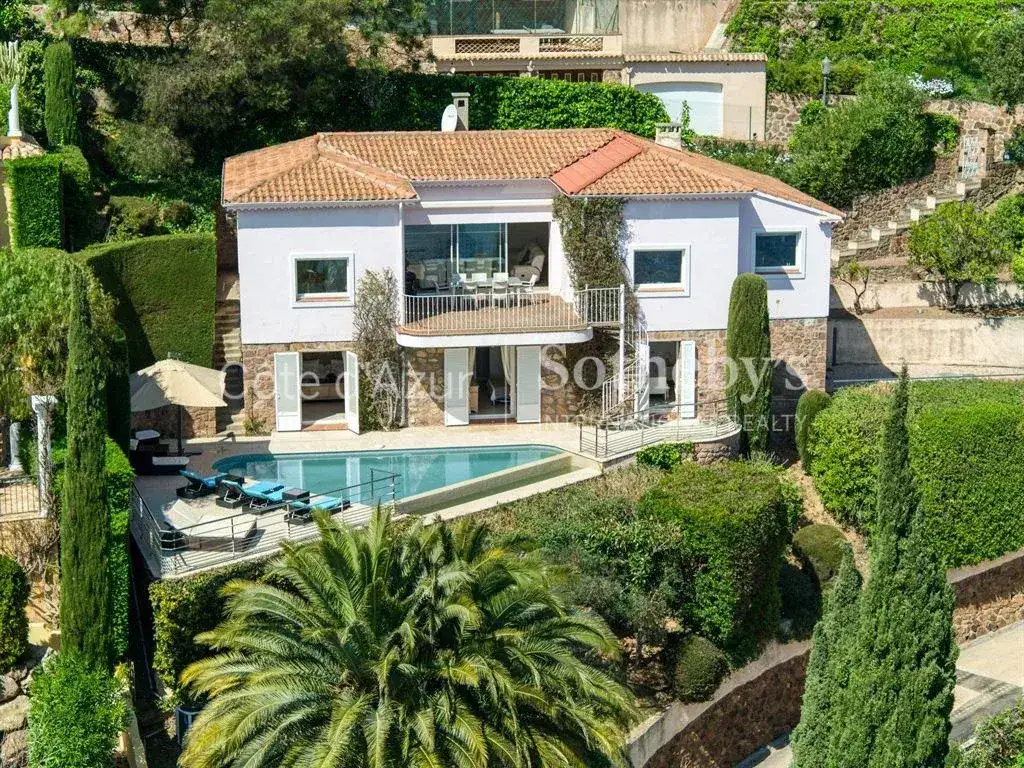 Замок 231м² в Франции, Аге. Стоимостью 2650000€ аренда фото-14