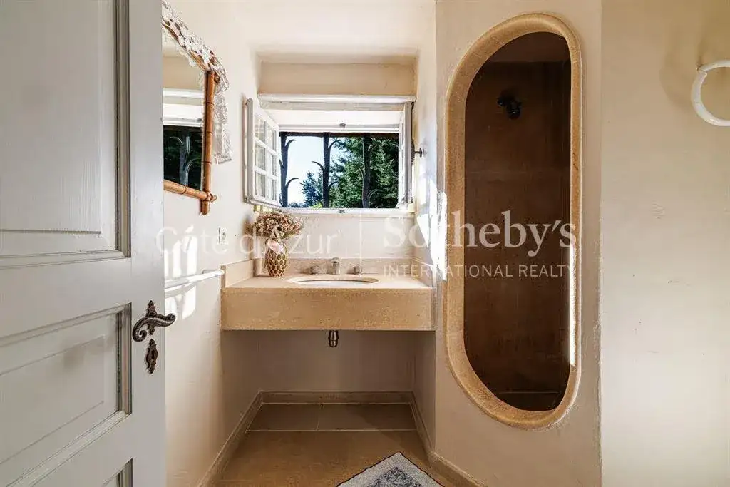 Замок 350м² в Франции, Турет-Сюр-Луп. Стоимостью 3200000€ аренда фото-8