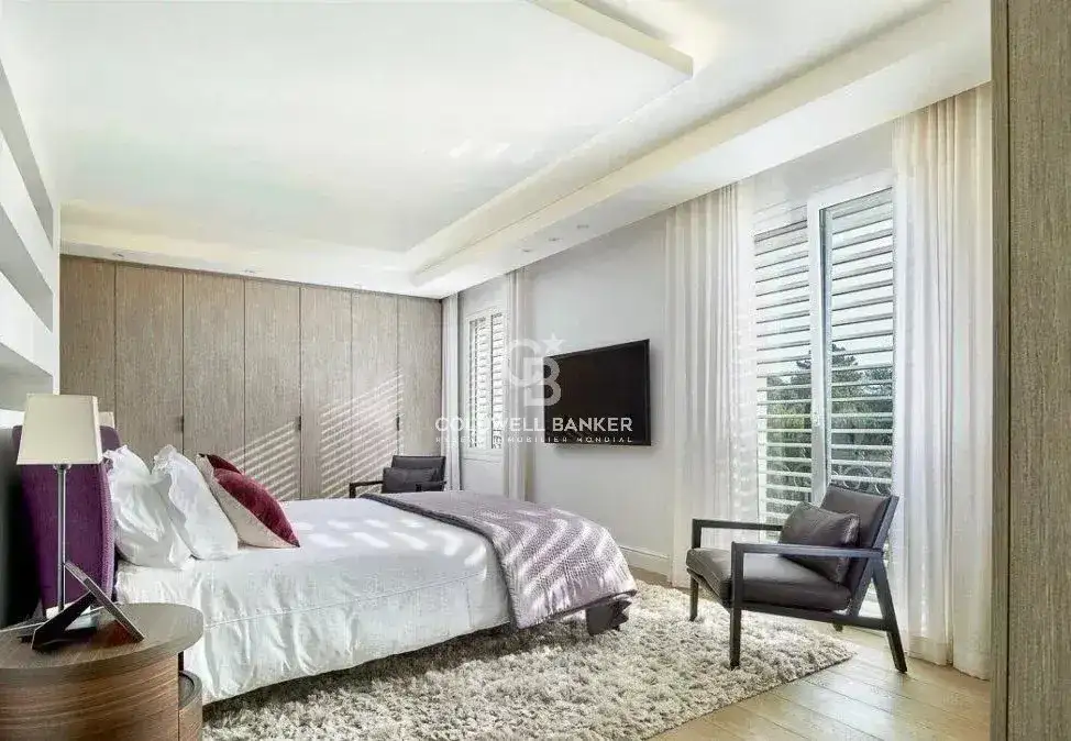 Замок 240м² в Франции, Рокфор-Ле-Пен. Стоимостью 2995000€ аренда фото-1