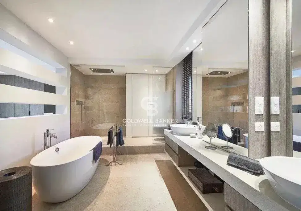 Замок 240м² в Франции, Рокфор-Ле-Пен. Стоимостью 2995000€ аренда фото-4