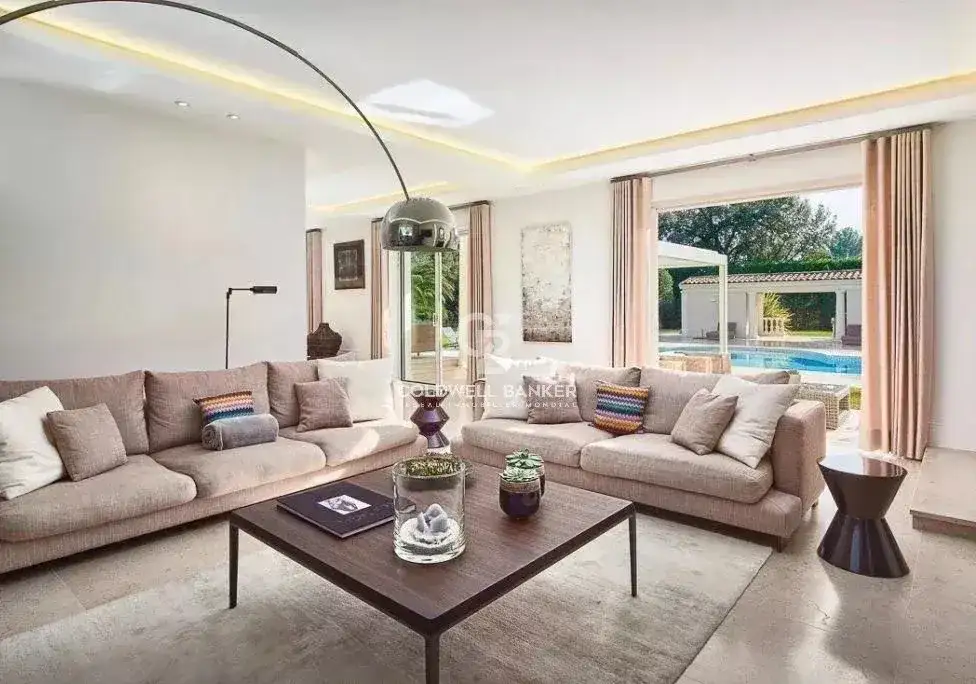 Замок 240м² в Франции, Рокфор-Ле-Пен. Стоимостью 2995000€ аренда фото-10