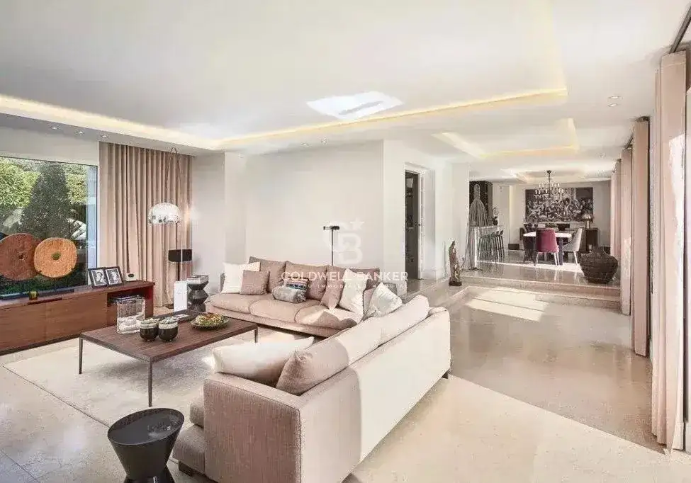 Замок 240м² в Франции, Рокфор-Ле-Пен. Стоимостью 2995000€ аренда фото-11