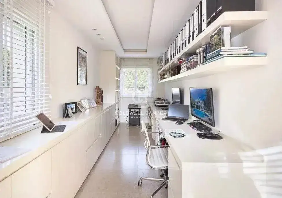 Замок 240м² в Франции, Рокфор-Ле-Пен. Стоимостью 2995000€ аренда фото-14