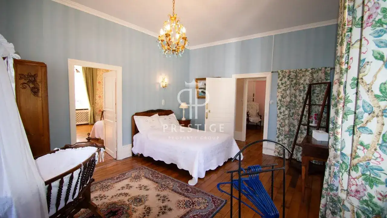 Замок 677м² в Франции, Юссель. Стоимостью 819000€ аренда фото-1
