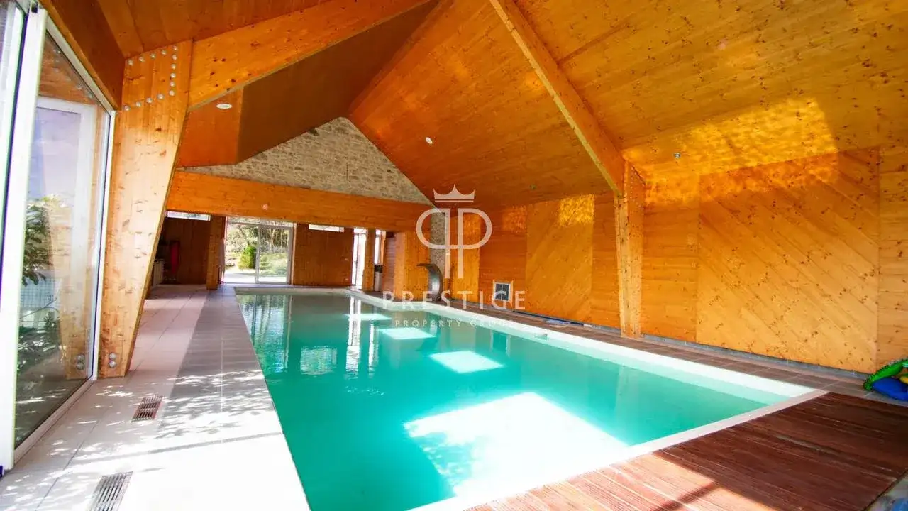 Замок 677м² в Франции, Юссель. Стоимостью 819000€ аренда фото-4
