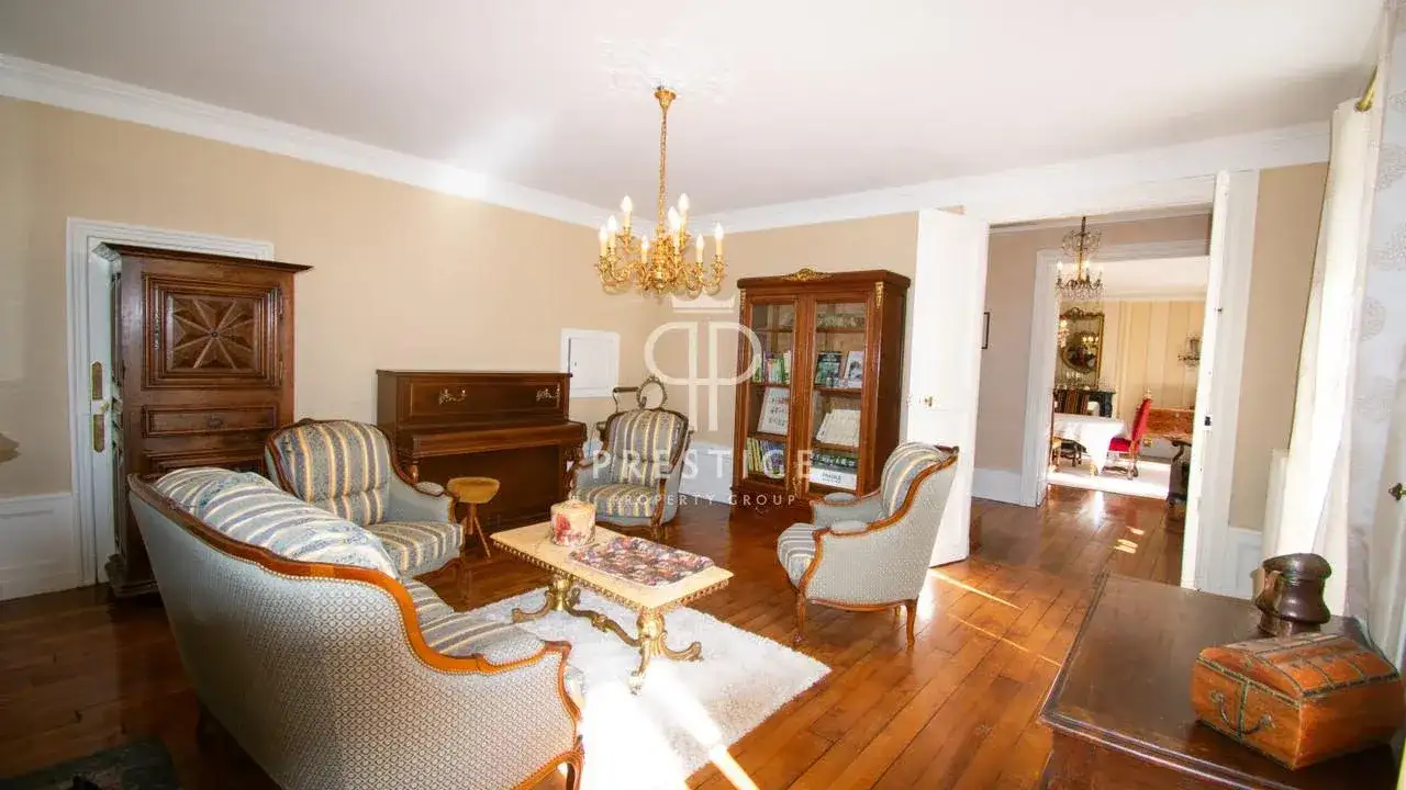 Замок 677м² в Франции, Юссель. Стоимостью 819000€ аренда фото-6