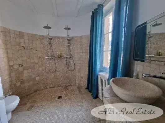 Замок 300м² в Франции, Вильнёв-ле-Авиньон. Стоимостью 1070000€ аренда фото-1