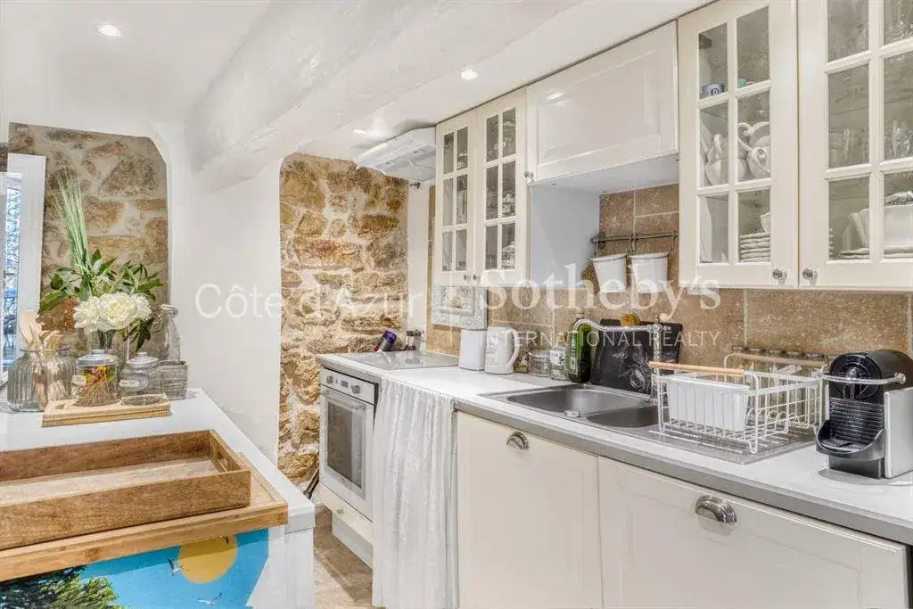 Замок 74м² в Франции, Шатонёф-Грас. Стоимостью 590000€ аренда фото-3