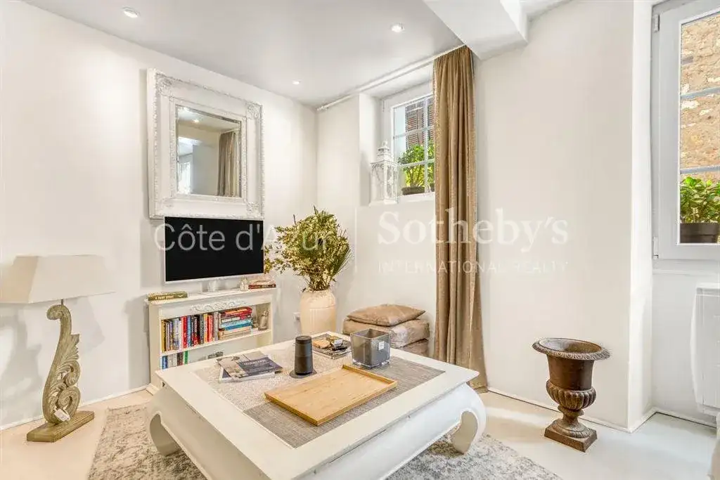 Замок 74м² в Франции, Шатонёф-Грас. Стоимостью 590000€ аренда фото-14