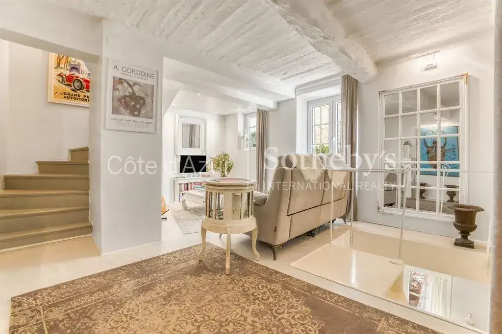 Замок 74м² в Франции, Шатонёф-Грас. Стоимостью 590000€ аренда фото-15
