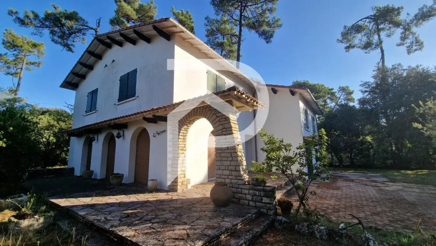 Замок 225м² в Франции, Ла-Трамблад. Стоимостью 997500€ аренда фото-3