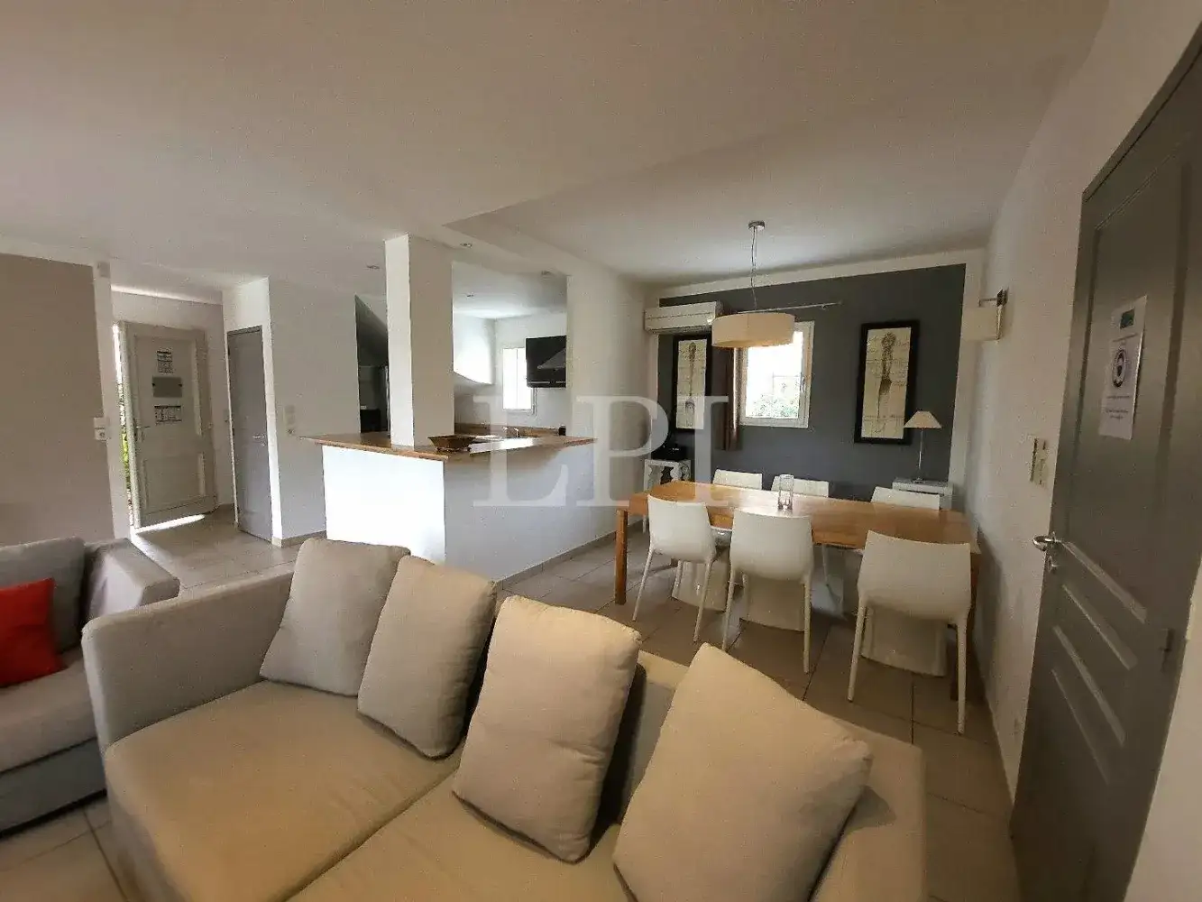 Замок 115м² в Франции, Сен-Сатюрнен-лез-Апт. Стоимостью 470000€ аренда фото-9