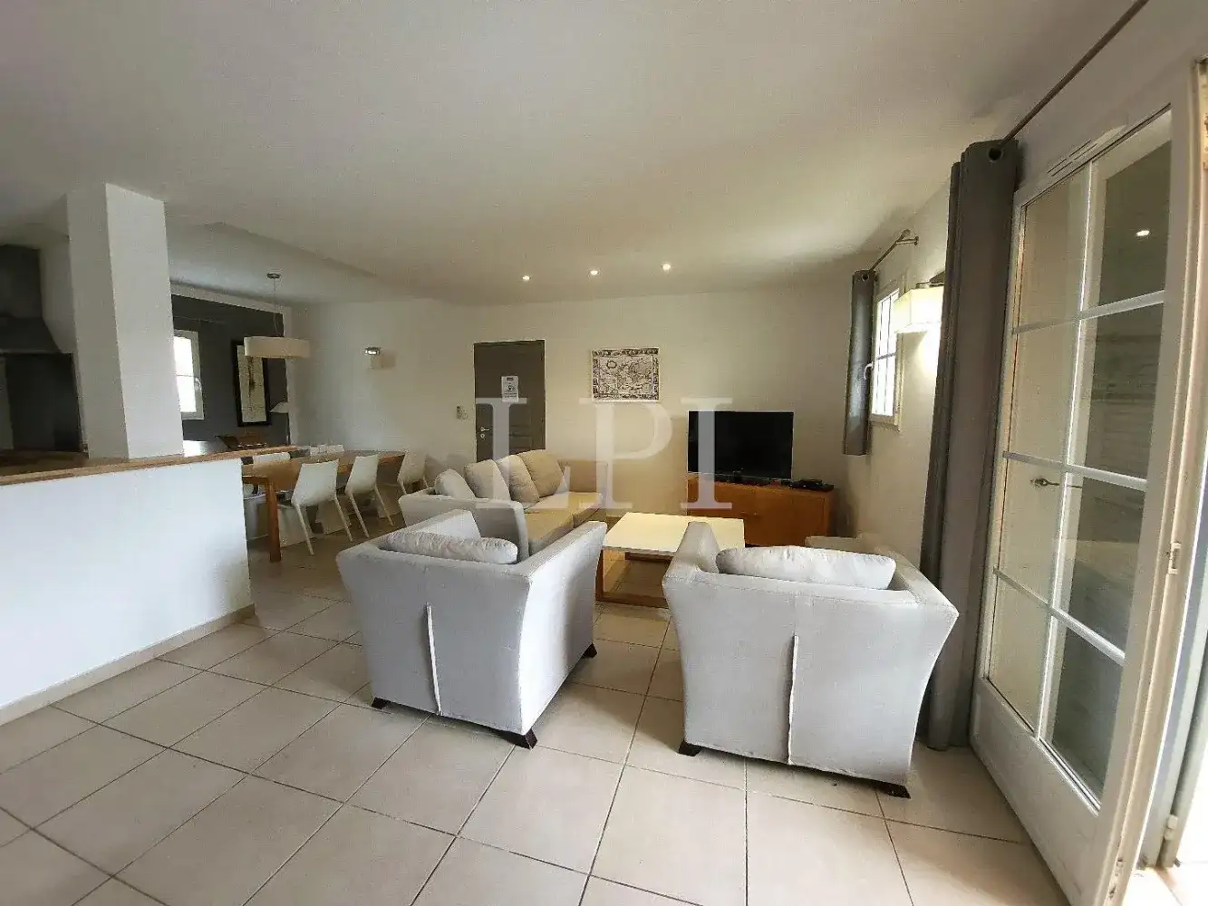 Замок 115м² в Франции, Сен-Сатюрнен-лез-Апт. Стоимостью 470000€ аренда фото-11