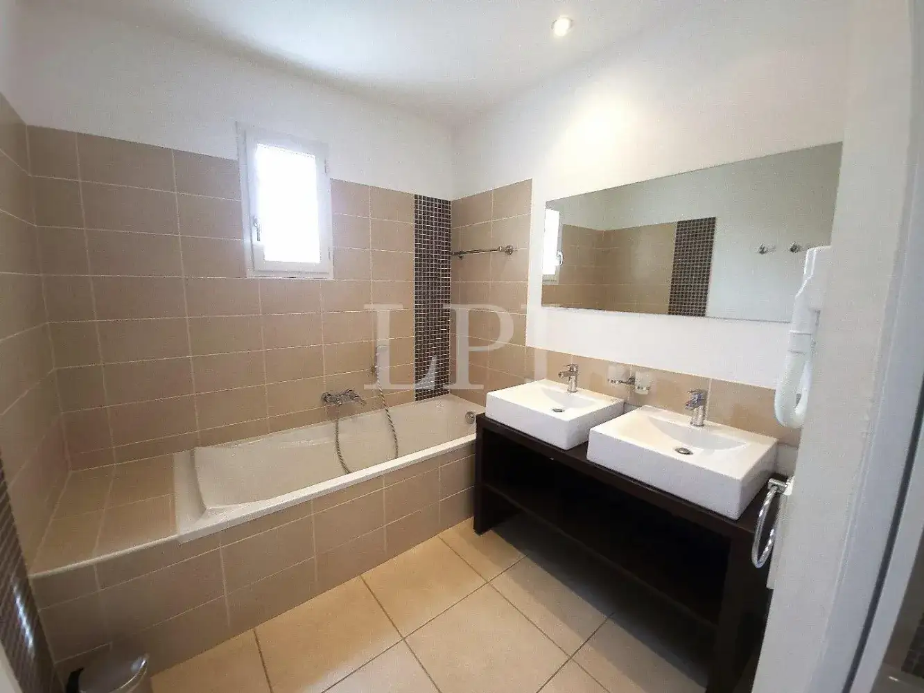 Замок 115м² в Франции, Сен-Сатюрнен-лез-Апт. Стоимостью 470000€ аренда фото-18