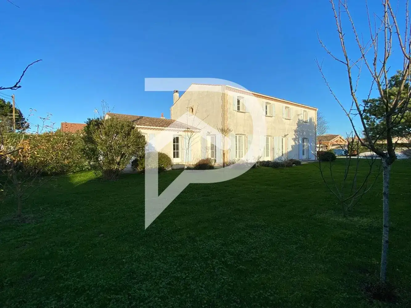 Замок 193м² в Франции, Бурсфран-ле-Шапю. Стоимостью 576450€ аренда фото-12