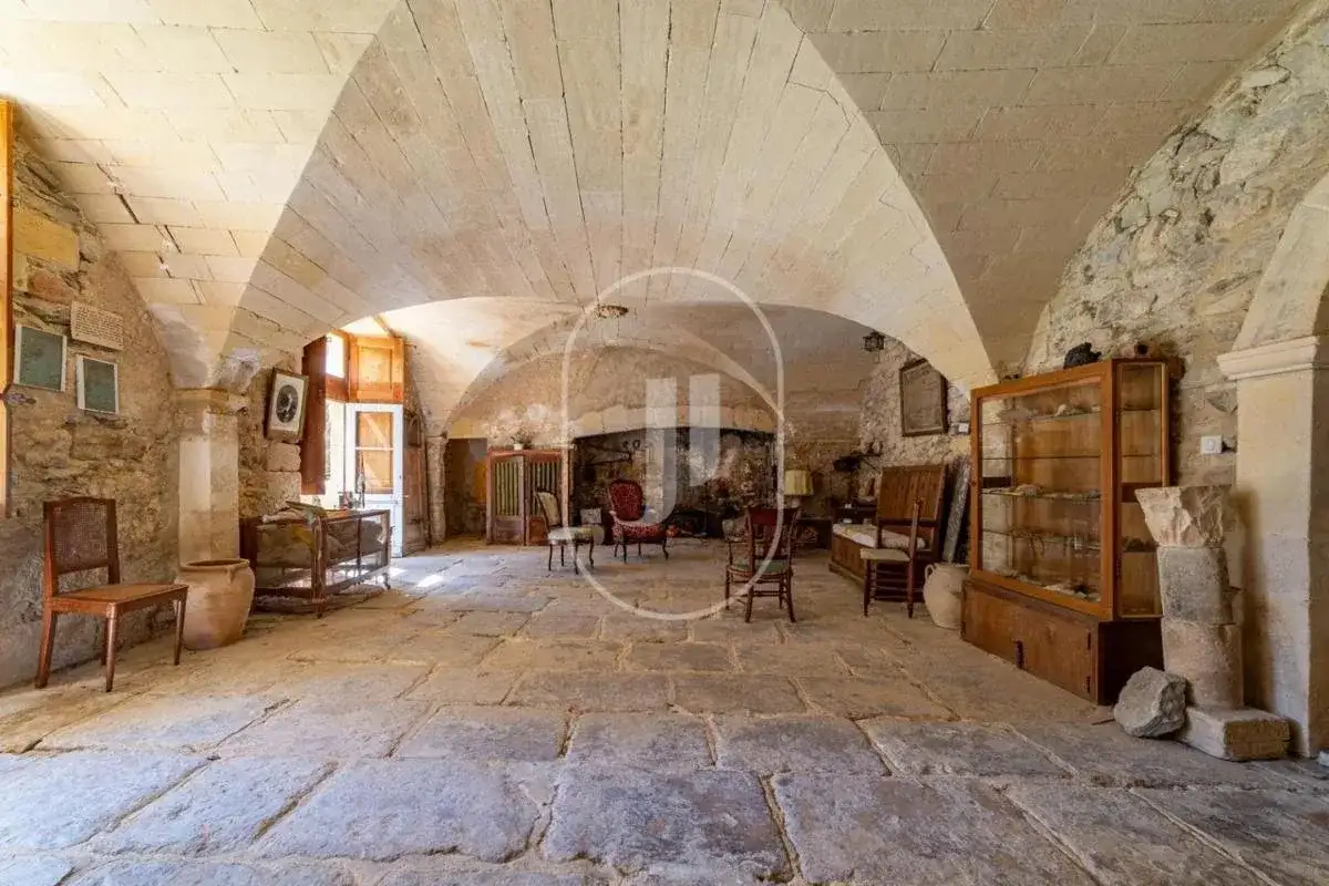 Замок 550м² в Франции, Юзес. Стоимостью 795000€ аренда фото-8
