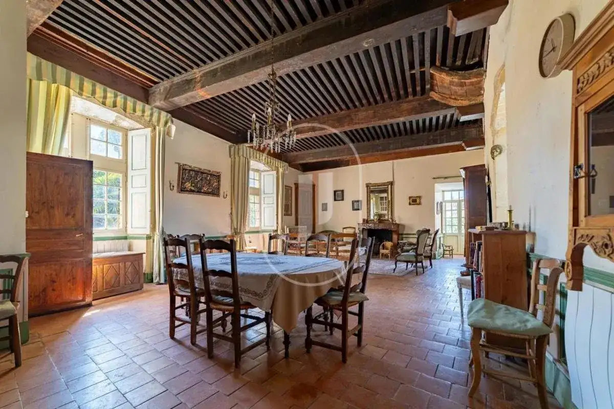 Замок 550м² в Франции, Юзес. Стоимостью 795000€ аренда фото-11