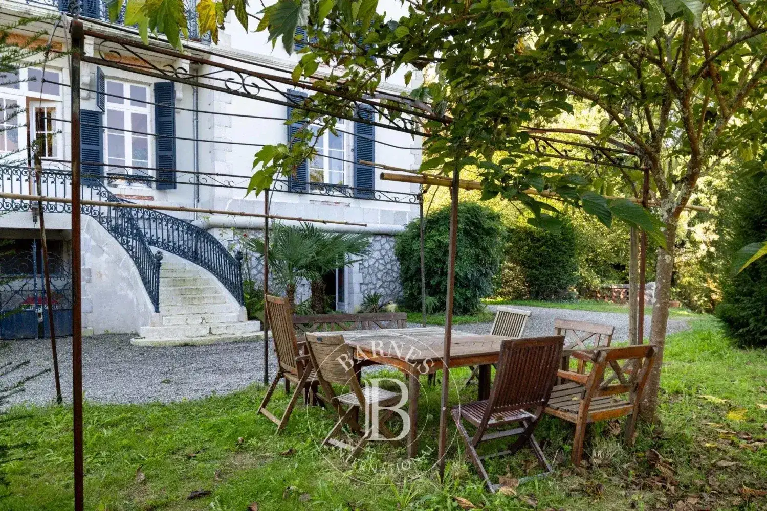 Замок 520м² в Франции, Сали-де-Беарн. Стоимостью 690000€ аренда фото-1