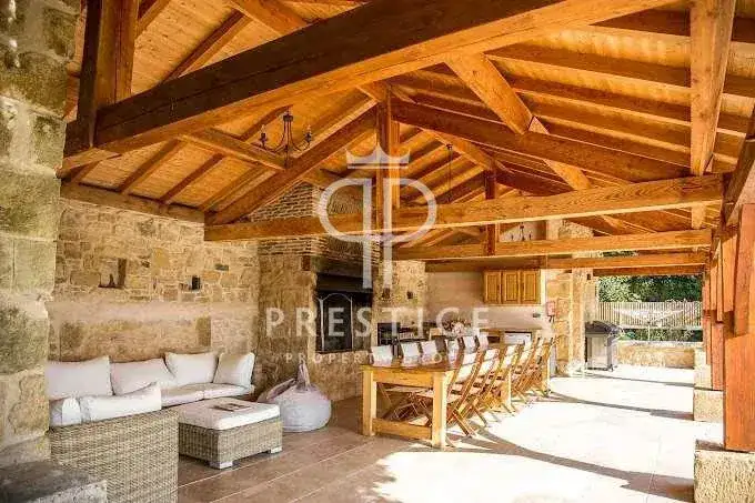 Замок 440м² в Франции, Эксидёй. Стоимостью 1290000€ аренда фото-6