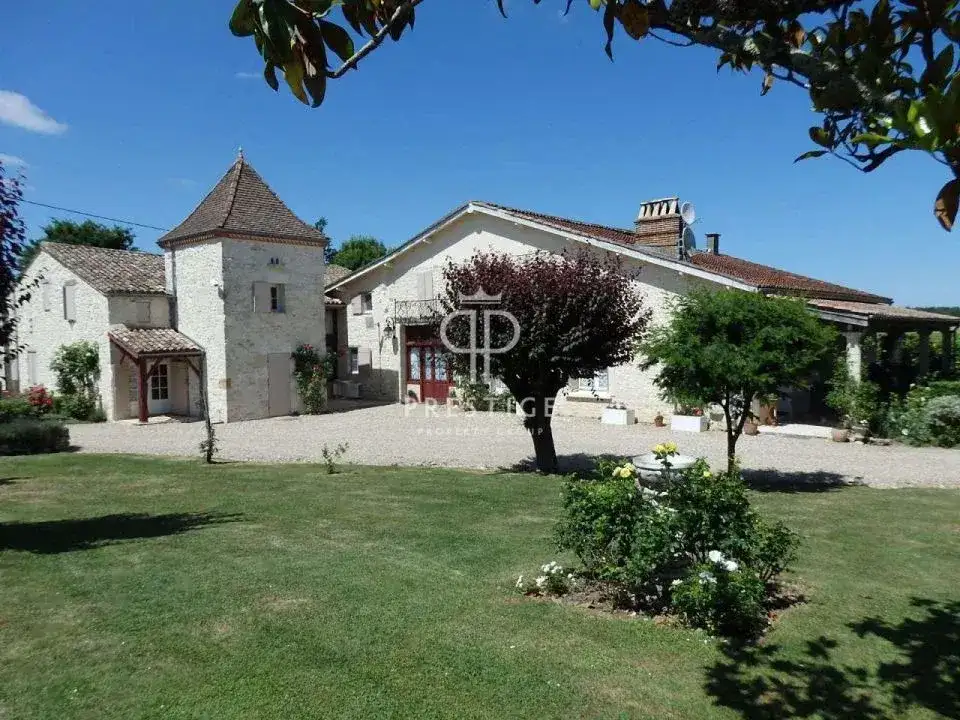 Замок 495м² в Франции, Дюра. Стоимостью 825000€ аренда фото-3