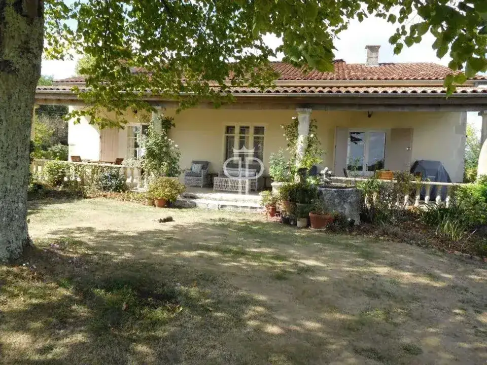 Замок 495м² в Франции, Дюра. Стоимостью 825000€ аренда фото-5