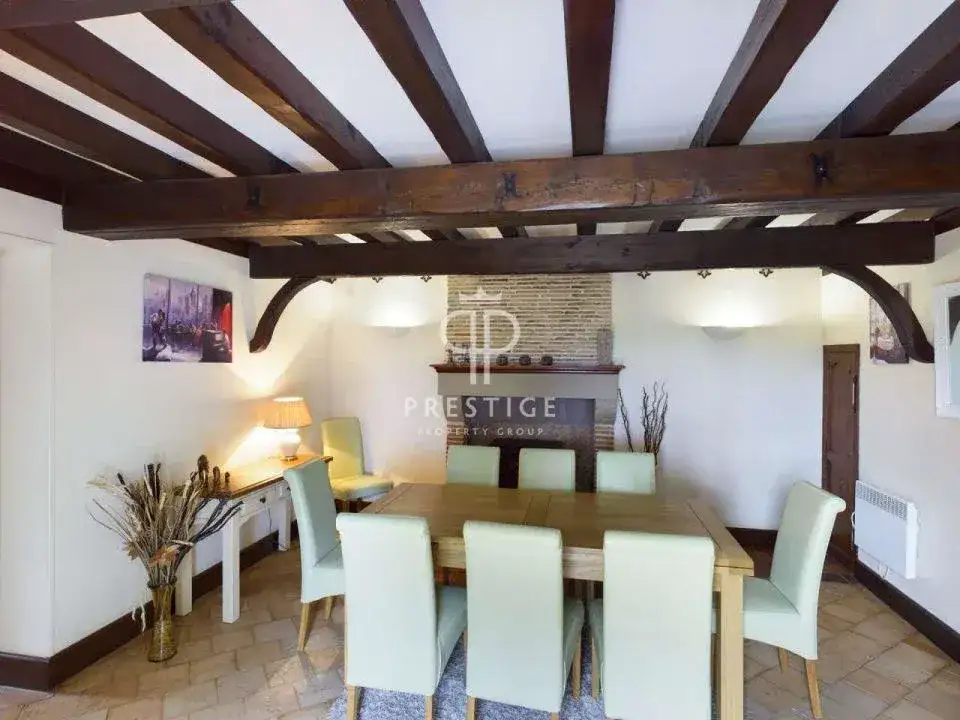 Замок 365м² в Франции, Сент-Фуа-ла-Гранд. Стоимостью 1150000€ аренда фото-1