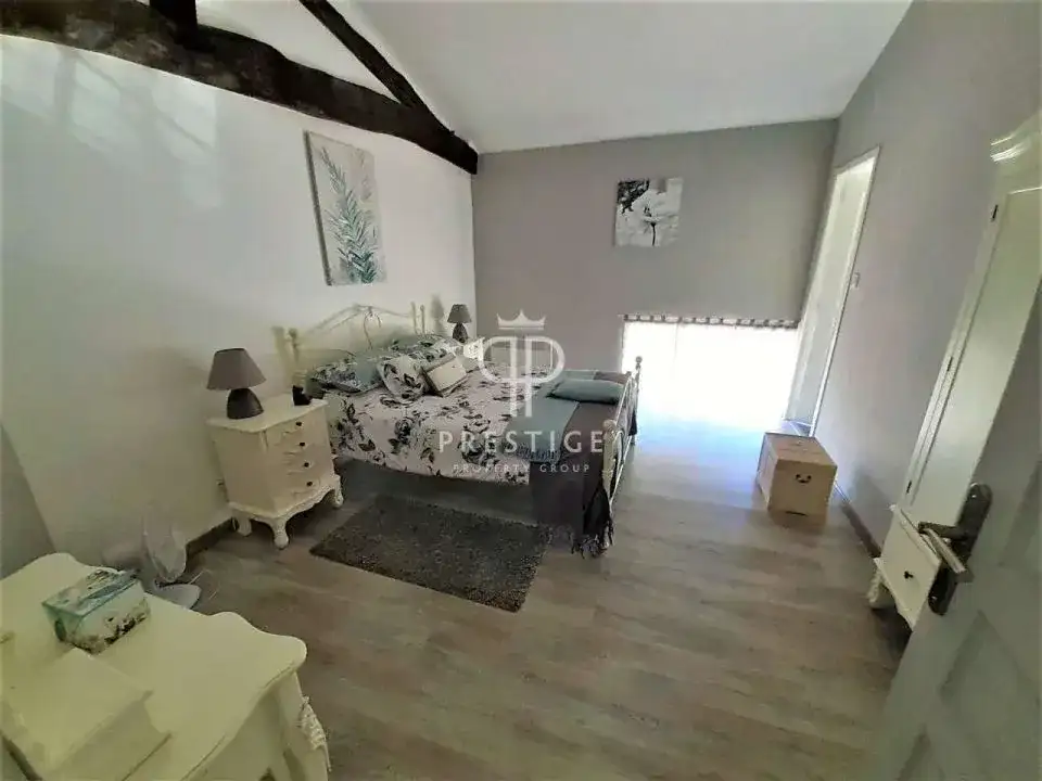 Замок 365м² в Франции, Сент-Фуа-ла-Гранд. Стоимостью 1150000€ аренда фото-11