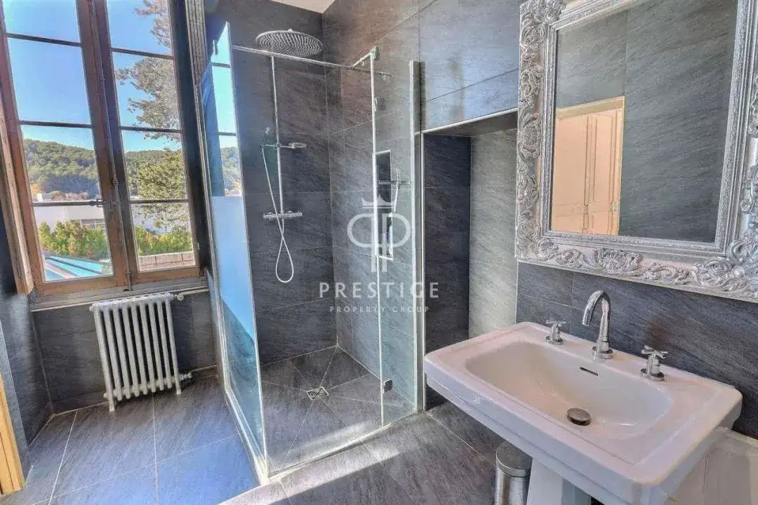 Замок 180м² в Франции, Драгиньян. Стоимостью 859000€ аренда фото-2